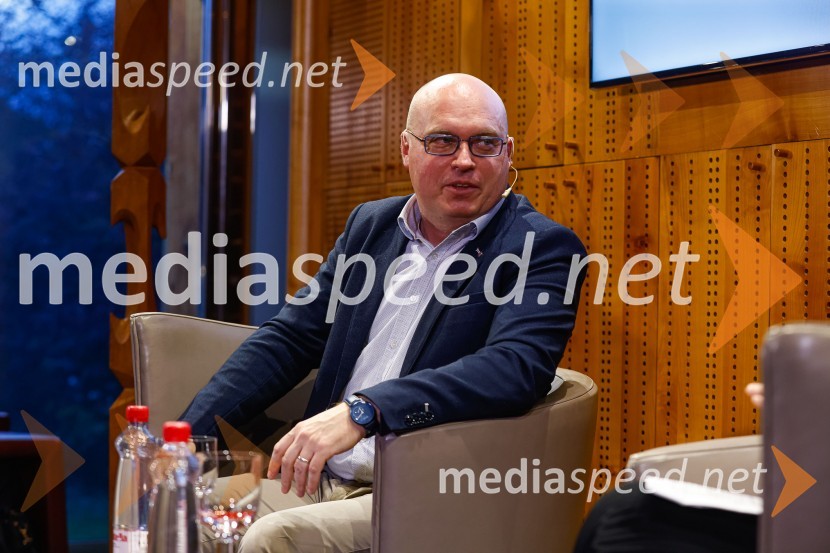  dr. Dan  Podjed, antropologIskrivo v živo, dr. Dan Podjed in Vesna Milek v skednju Škrabčeve domačije