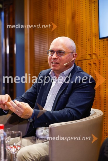  dr. Dan  Podjed, antropologIskrivo v živo, dr. Dan Podjed in Vesna Milek v skednju Škrabčeve domačije