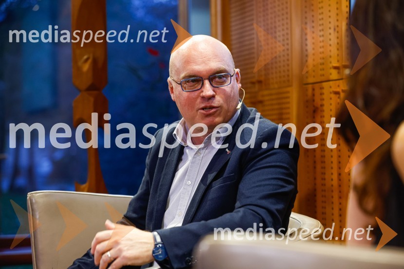  dr. Dan  Podjed, antropologIskrivo v živo, dr. Dan Podjed in Vesna Milek v skednju Škrabčeve domačije