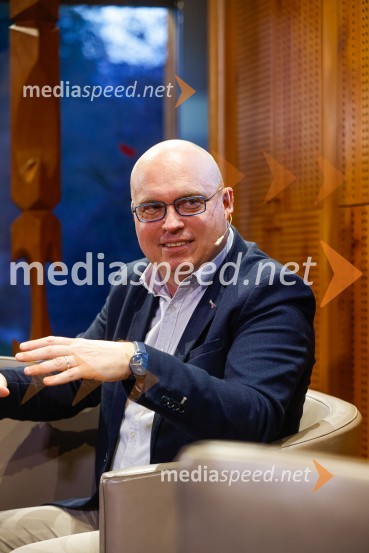  dr. Dan  Podjed, antropologIskrivo v živo, dr. Dan Podjed in Vesna Milek v skednju Škrabčeve domačije