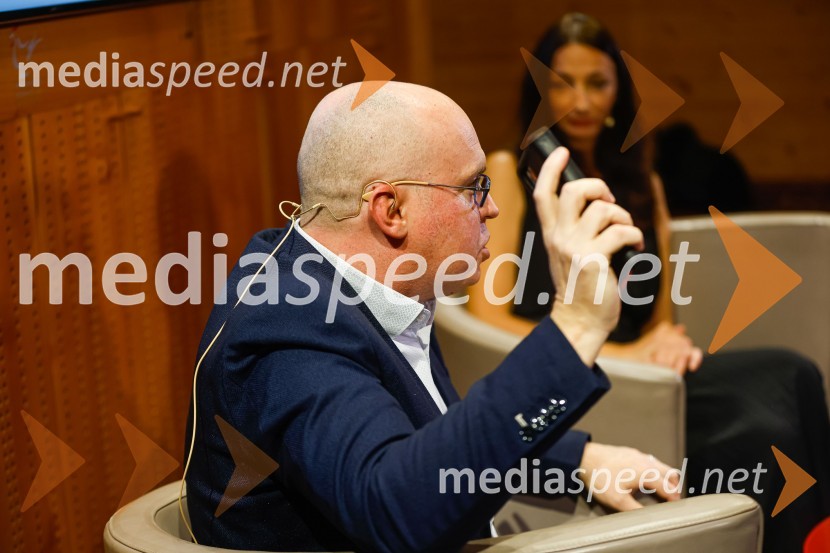  dr. Dan  Podjed, antropologIskrivo v živo, dr. Dan Podjed in Vesna Milek v skednju Škrabčeve domačije