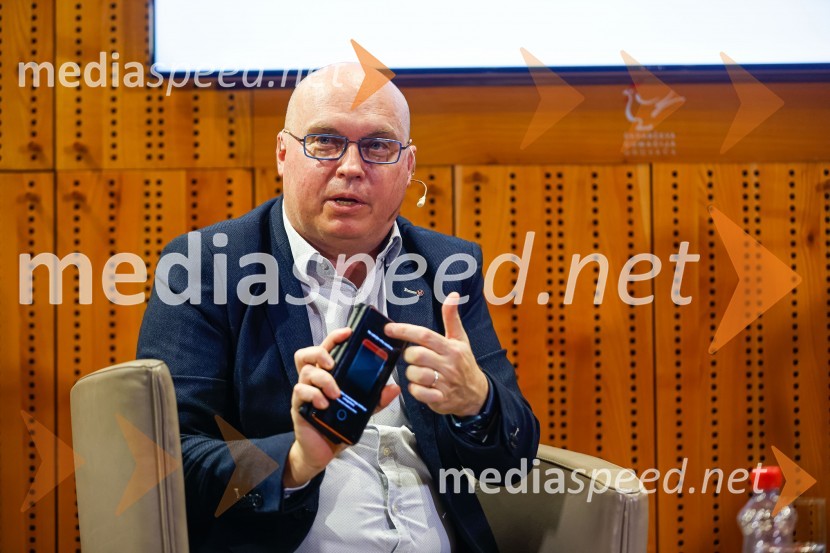  dr. Dan  Podjed, antropologIskrivo v živo, dr. Dan Podjed in Vesna Milek v skednju Škrabčeve domačije