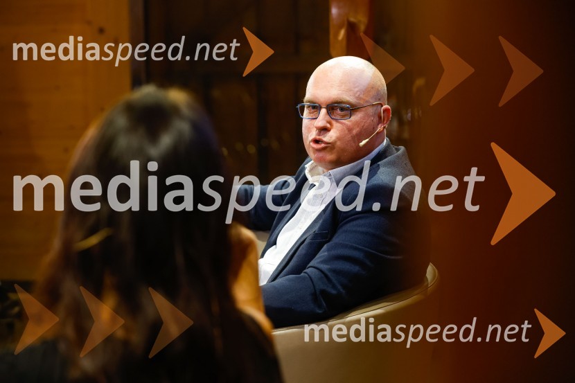  dr. Dan  Podjed, antropologIskrivo v živo, dr. Dan Podjed in Vesna Milek v skednju Škrabčeve domačije