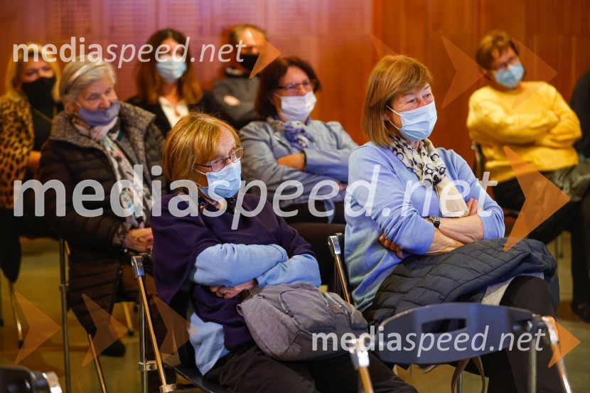 Iskrivo v živo, dr. Dan Podjed in Vesna Milek v skednju Škrabčeve domačije