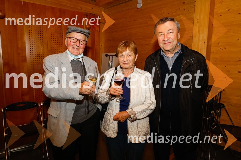 Iskrivo v živo, dr. Dan Podjed in Vesna Milek v skednju Škrabčeve domačije