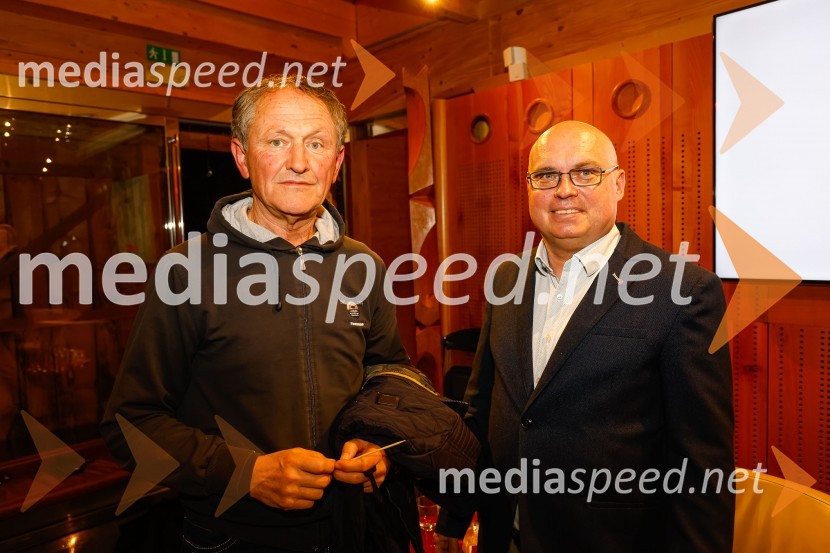  Milan Glabonjić, novinar;  dr. Dan  Podjed, antropologIskrivo v živo, dr. Dan Podjed in Vesna Milek v skednju Škrabčeve domačije