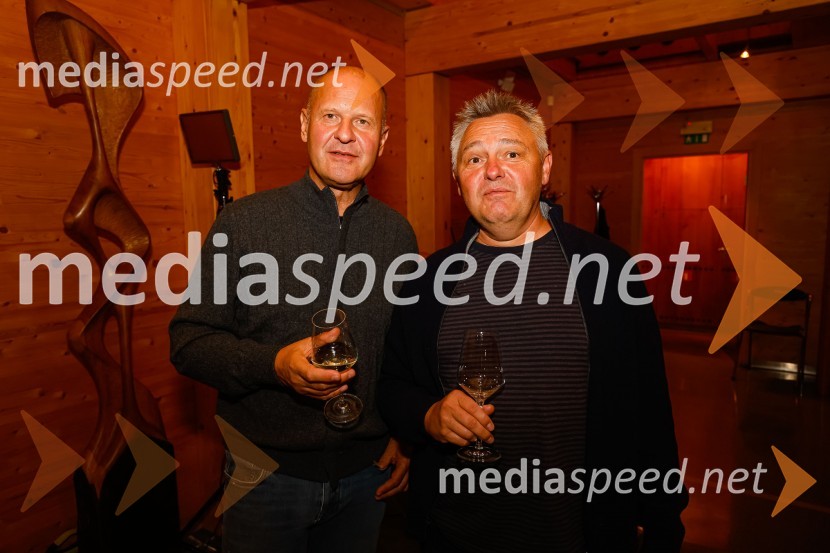  Staš Škrabec, Riko d.o.o.;  Aleš Lesar, ARST, direktorIskrivo v živo, dr. Dan Podjed in Vesna Milek v skednju Škrabčeve domačije