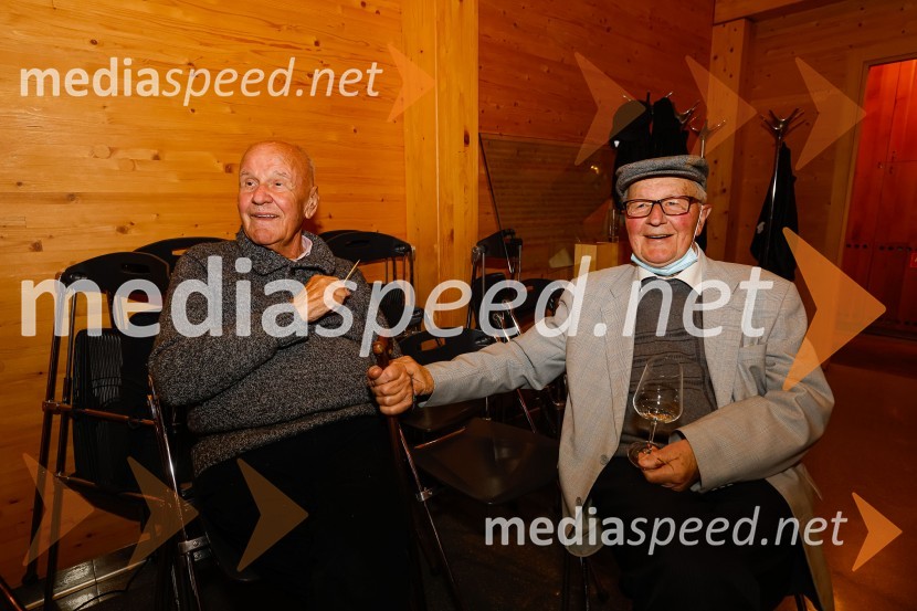  Božo Dimnik, lobist in poslovnež, častni konzul Hrvaške;  ... Iskrivo v živo, dr. Dan Podjed in Vesna Milek v skednju Škrabčeve domačije