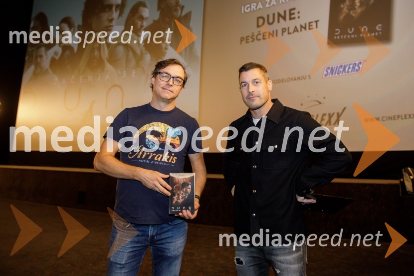  Igor  Harb, prevajalec, filmski kritik;  Klemen Bučan, radijski voditelj, stand-up komik, DJPremiera filma Dune: Peščeni planet v Cineplexxu