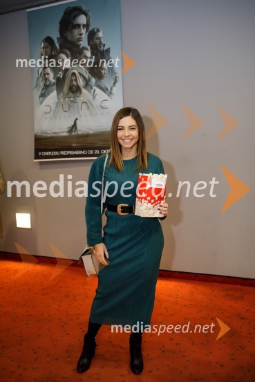  Špela  Jereb, televizijska voditeljicaPremiera filma Dune: Peščeni planet v Cineplexxu