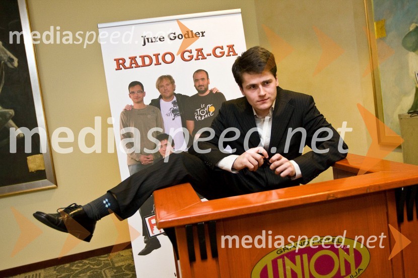 Jure Godler, imitator v oddaji Hri-bar in avtor knjige Radio Ga-Ga: RazgaljeniRadio Ga-Ga: Razgaljeni, predstavitev knjige Jureta Godlerja