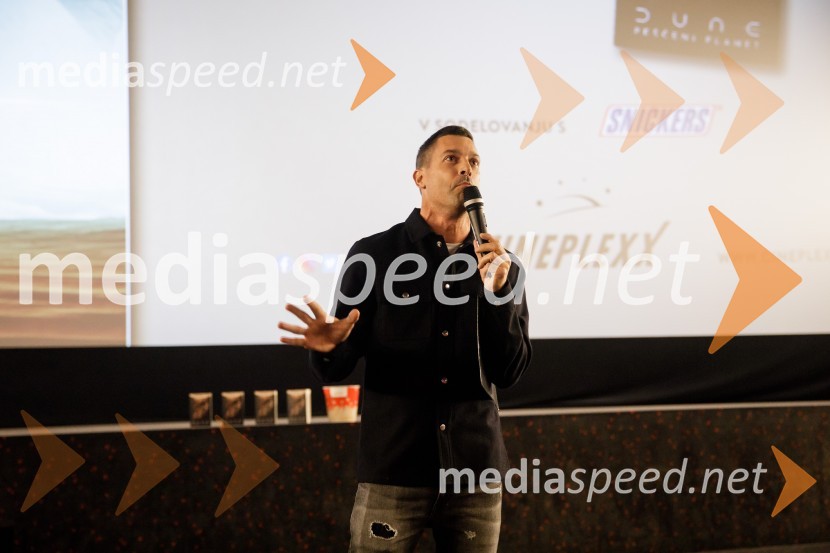  Klemen Bučan, stand up komikPremiera filma Dune: Peščeni planet v Cineplexxu