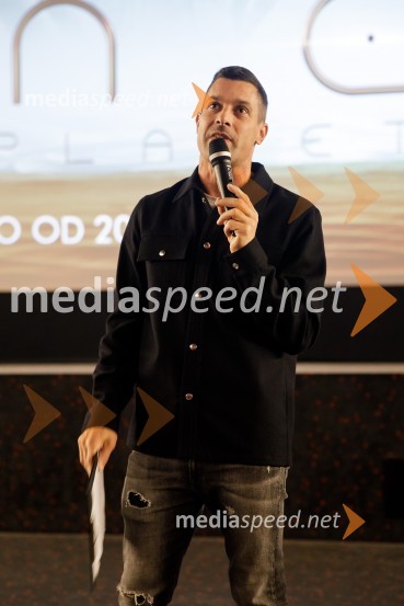  Klemen Bučan, radijski voditelj, stand-up komik, DJPremiera filma Dune: Peščeni planet v Cineplexxu