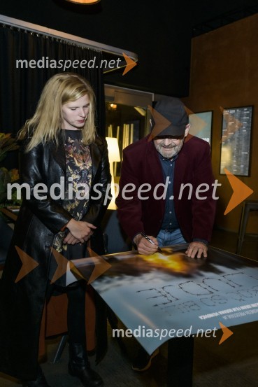  Maruša Majer, igralka, prejemnica nagrade Prešernovega sklada 2019;  Vlado Novak, igralecNekoč so bili ljudje, premiera Gorana Vojnovića v Mariboxu