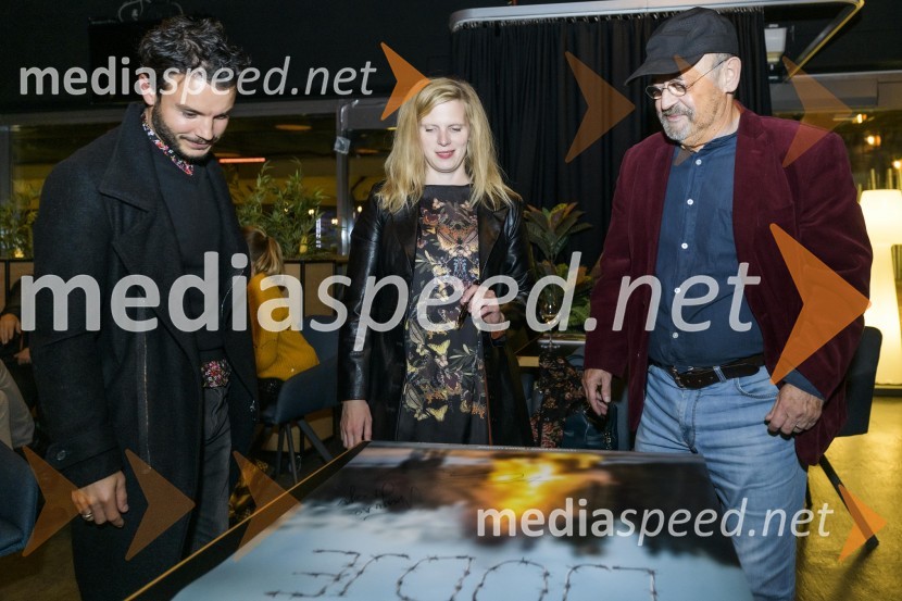  Francesco Borchi, igralec;  Maruša Majer, igralka, prejemnica nagrade Prešernovega sklada 2019;  Vlado Novak, igralecNekoč so bili ljudje, premiera Gorana Vojnovića v Mariboxu