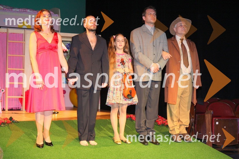 Vesna Jevnikar, igralka, Aljoša Ternovšek, igralec, Zala Linea Rutar, igralka, Uroš Potočnik, igralec in Niko Goršič, igralec in režiserSmeti na luni, premiera gledališke predstave