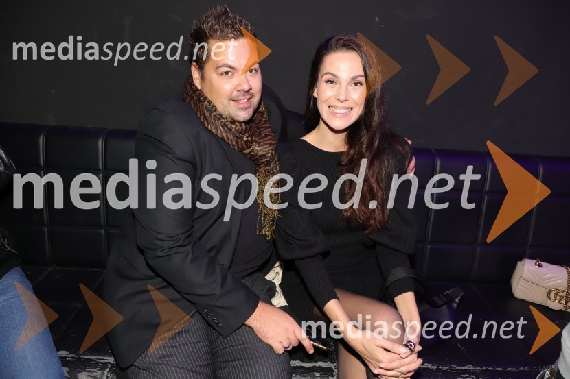  Nejc Simšič, novinar;  Ula  Furlan, igralka, voditeljicaDance again, zabava v klubu Feniks