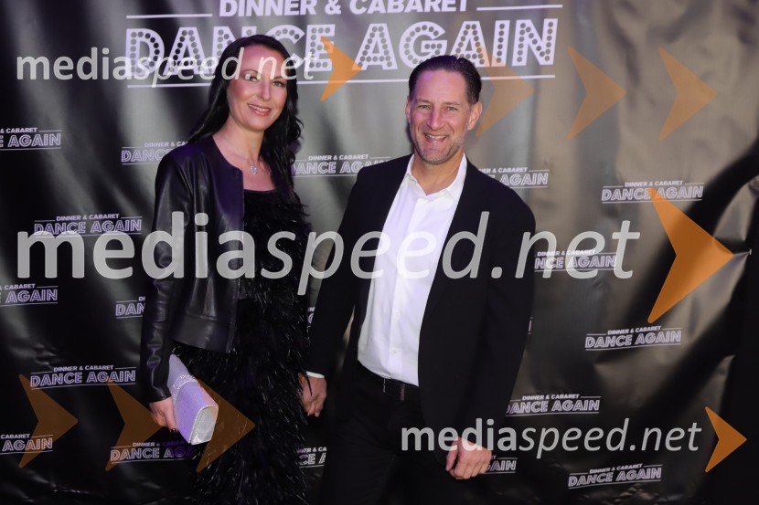  Melita Pipuš;  John Denhof, predsednik uprave NKBMDance again, zabava v klubu Feniks