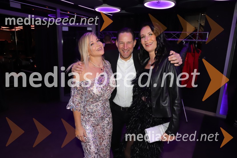  Nika  Čukur,  ShowRoom events;  John Denhof, predsednik uprave NKBM;  Melita PipušDance again, zabava v klubu Feniks