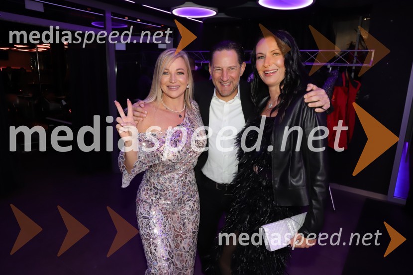  Nika  Čukur,  ShowRoom events;  John Denhof, predsednik uprave NKBM;  Melita PipušDance again, zabava v klubu Feniks