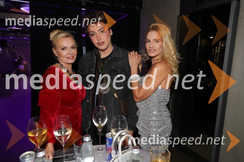  Andreja  Medvedič, lastnica in direktorica Sense Wellness Cluba;  Felix Fox, umetnik ličenja;  Špela KastelicDance again, zabava v klubu Feniks