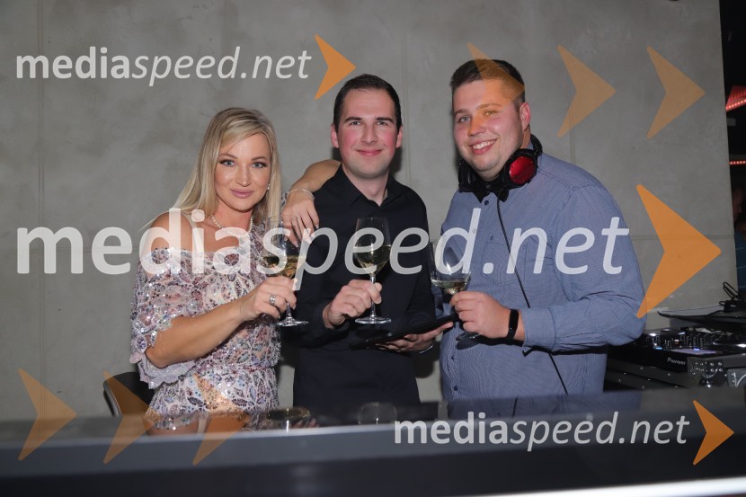  Nika  Čukur,  ShowRoom events;  ... ;  ... Dance again, zabava v klubu Feniks