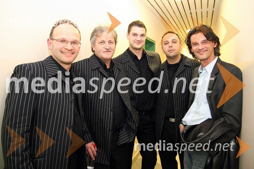 Stiški kvartet in Marko Pezdirc, frontman skupine Zlati MuzikantiPoglej me, dobrodelni koncert za nakup mamografa