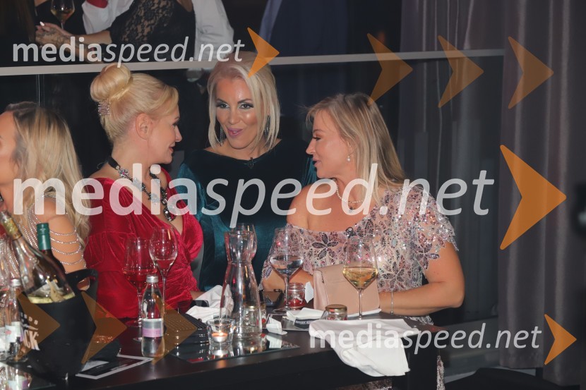  Andreja  Medvedič, lastnica in direktorica Sense Wellness Cluba;  Carmen Osovnikar;  Nika  Čukur,  ShowRoom eventsDance again, zabava v klubu Feniks