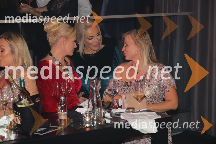  Andreja  Medvedič, lastnica in direktorica Sense Wellness Cluba;  Carmen Osovnikar;  Nika  Čukur,  ShowRoom eventsDance again, zabava v klubu Feniks