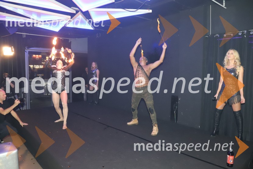 Dance again, zabava v klubu Feniks