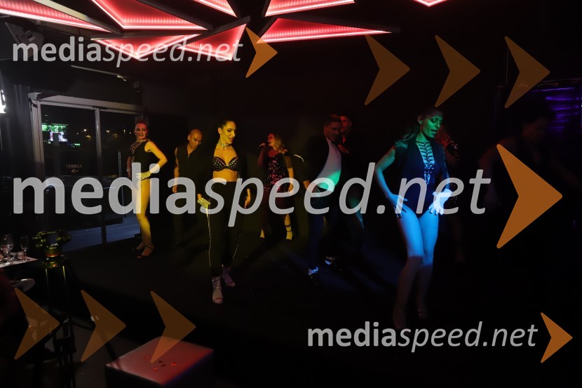 Dance again, zabava v klubu Feniks