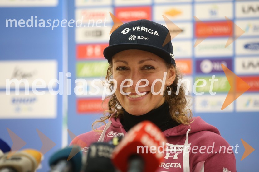  Ilka Štuhec, slovenska alpska smučarkaIlka Štuhec, novinarska konferenca pred začetkom sezone