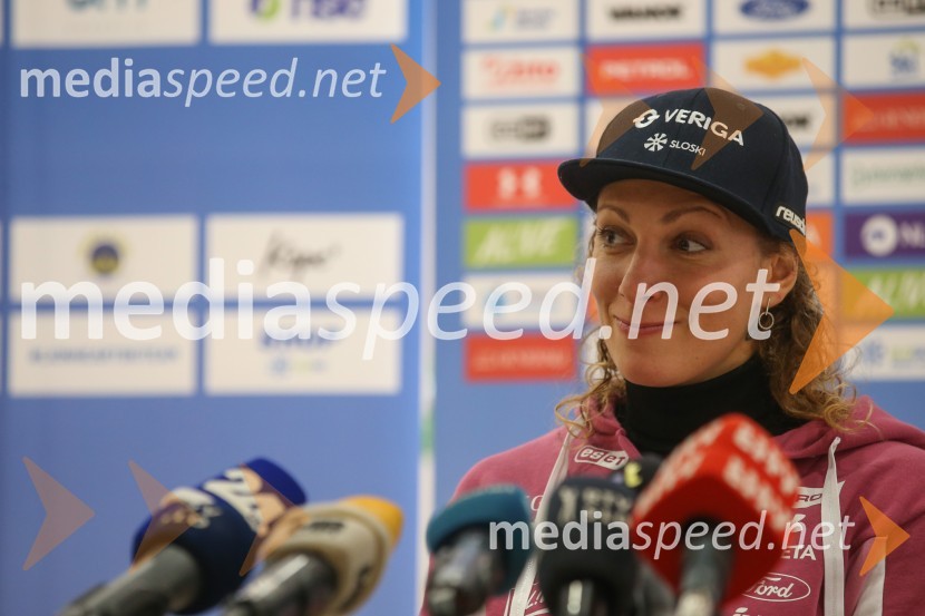 Ilka Štuhec, slovenska alpska smučarkaIlka Štuhec, novinarska konferenca pred začetkom sezone