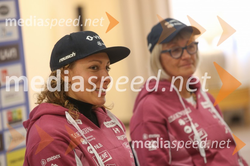  Ilka Štuhec, slovenska alpska smučarka;  Darja Črnko, športna serviserka in trenerka Ilke ŠtuhecIlka Štuhec, novinarska konferenca pred začetkom sezone