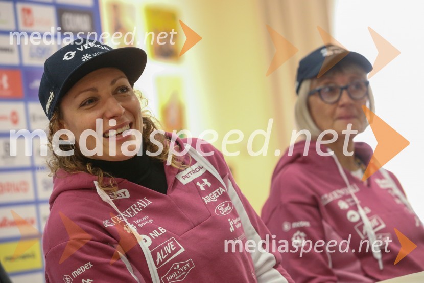  Ilka Štuhec, slovenska alpska smučarkaIlka Štuhec, novinarska konferenca pred začetkom sezone
