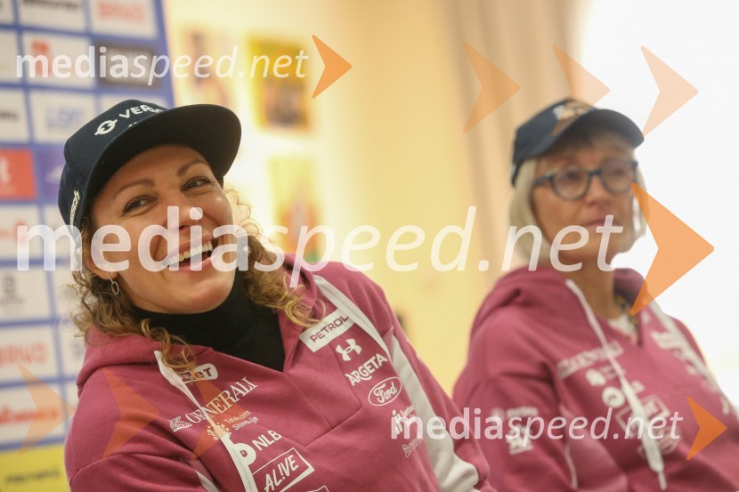  Ilka Štuhec, slovenska alpska smučarkaIlka Štuhec, novinarska konferenca pred začetkom sezone