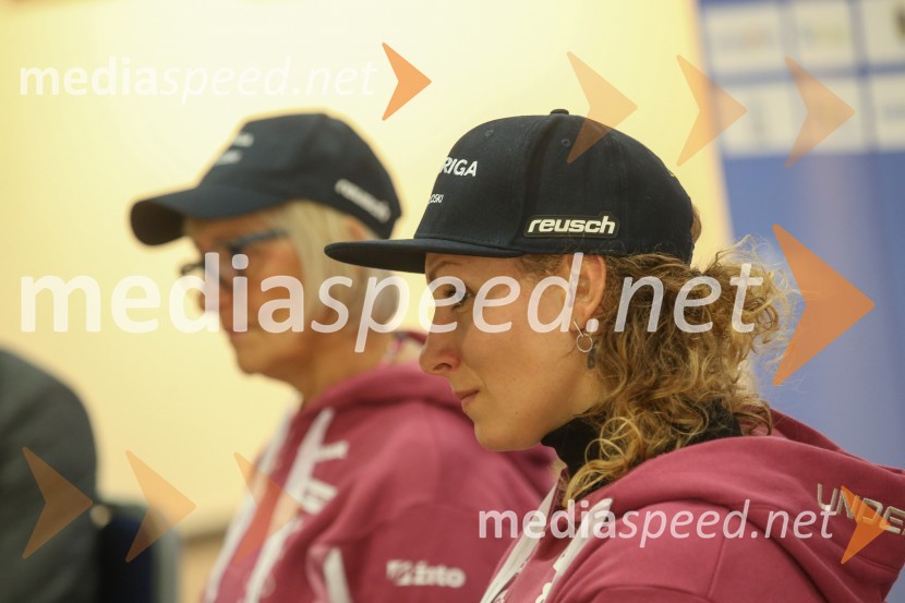  Ilka Štuhec, slovenska alpska smučarkaIlka Štuhec, novinarska konferenca pred začetkom sezone