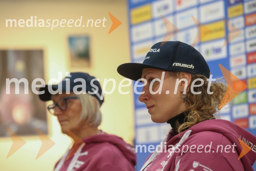  Ilka Štuhec, slovenska alpska smučarkaIlka Štuhec, novinarska konferenca pred začetkom sezone