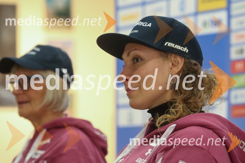  Ilka Štuhec, slovenska alpska smučarkaIlka Štuhec, novinarska konferenca pred začetkom sezone