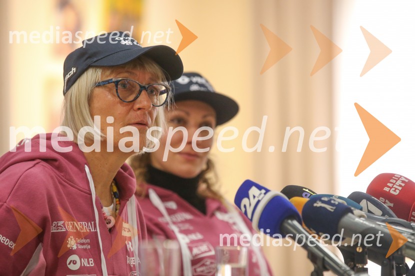 Darja Črnko, športna serviserka in trenerka Ilke ŠtuhecIlka Štuhec, novinarska konferenca pred začetkom sezone