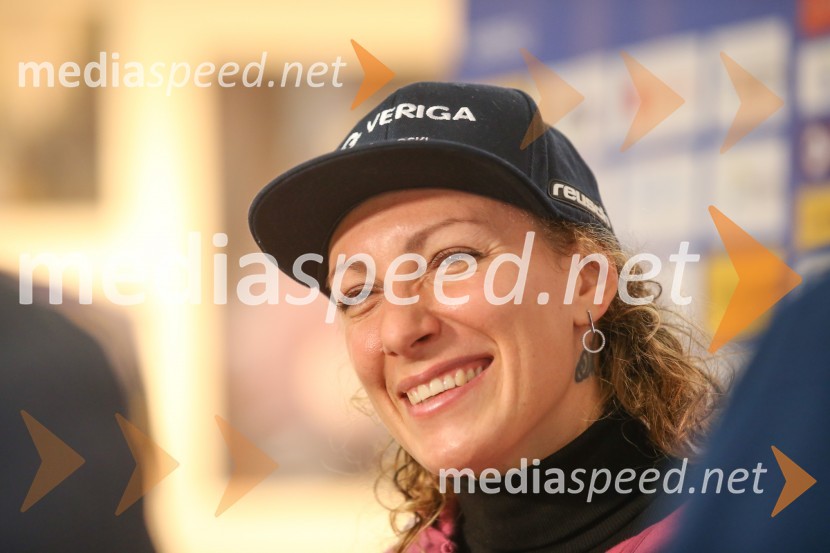  Ilka Štuhec, slovenska alpska smučarkaIlka Štuhec, novinarska konferenca pred začetkom sezone