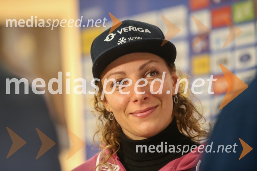  Ilka Štuhec, slovenska alpska smučarkaIlka Štuhec, novinarska konferenca pred začetkom sezone