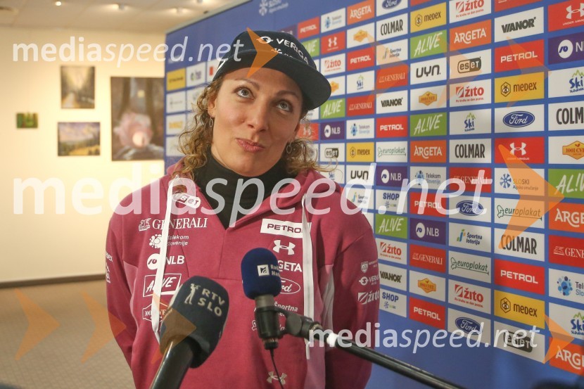  Ilka Štuhec, slovenska alpska smučarkaIlka Štuhec, novinarska konferenca pred začetkom sezone