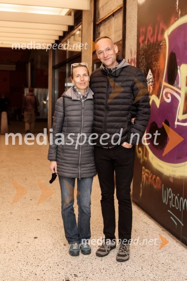  Mojca Salkič;  Aleksander Salkič, svetovalec predsednika uprave Petrol d.d.Avgust v okrožju Osage, premiera drame