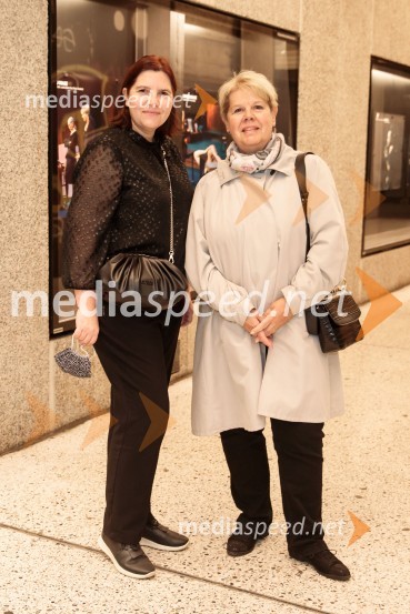  Teja Pelko, novinarka, Svet24;  Irena  Butoln, germanistkaAvgust v okrožju Osage, premiera drame