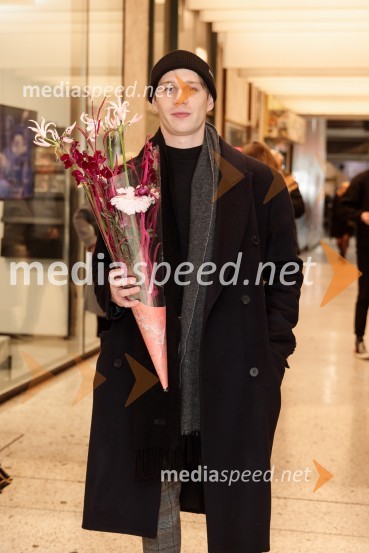  Timon Šturbej, igralecAvgust v okrožju Osage, premiera drame