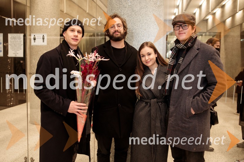  Timon Šturbej, igralec;  Gal  Oblak, igralec ;  Nika Korenjak, igralka;  Peter Alojz MarnAvgust v okrožju Osage, premiera drame