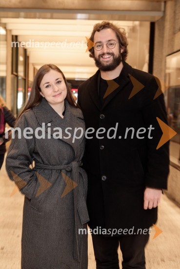  Nika Korenjak, igralka;  Gal  Oblak, igralec Avgust v okrožju Osage, premiera drame