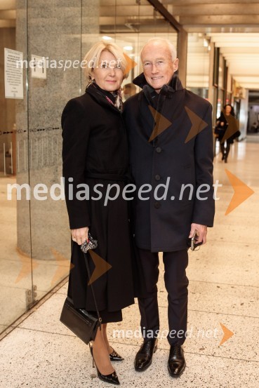  Nevenka Črešnar Pergar, lastnica in direktorica podjetja NP Consulting;  Janez Pergar, častni konzul Južnoafriške republikeAvgust v okrožju Osage, premiera drame