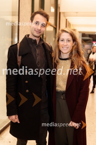  Voranc  Boh, igralec;  Anja Möderndorfer, plesalkaAvgust v okrožju Osage, premiera drame